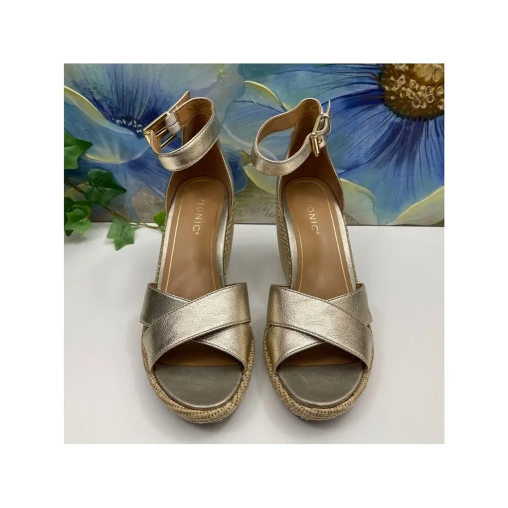 Vionic Marina Wedge Sandals in Gold Size 10